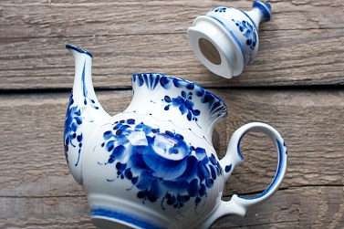 Чайник с синим узором