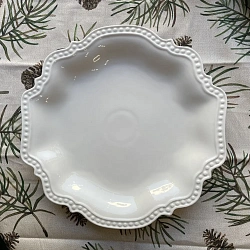 Фарфоровая тарелка с ажурным краем