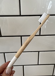 Зубная щетка из бамбука белая