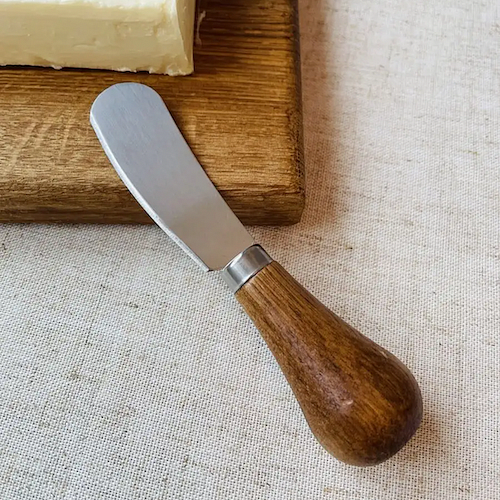 Нож для масла с деревянной ручкой