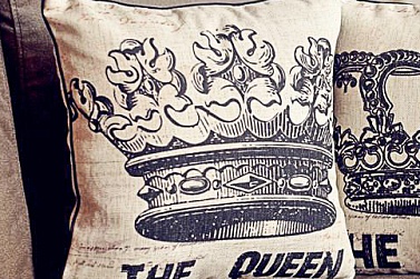 Наволочка на подушку The Queen