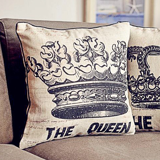 Наволочка на подушку The Queen