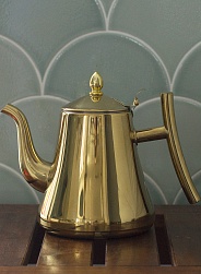 Золотой заварочный чайник