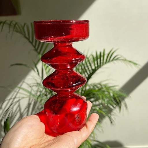 Подсвечник - ваза из красного стекла