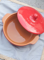 Сковорода из красной глины с крышкой 
