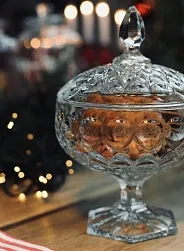 Стеклянная ваза для конфет с крышкой