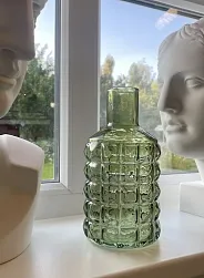 Ваза-бутыль из зеленого стекла