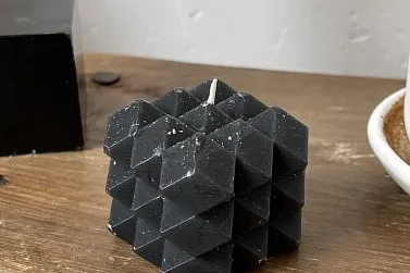 Свеча black cube